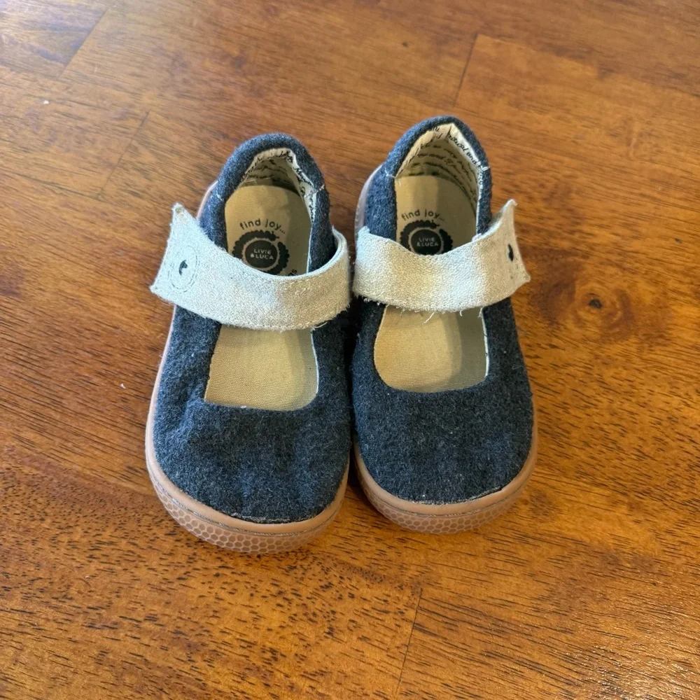 Livie & Luca Carta Carta II Mary Jane shoes gray charcoal tan size 8